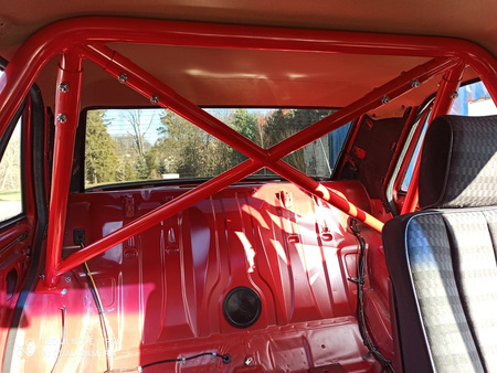 Bolt-in Half Roll Cage Mercedes W201 190 Red