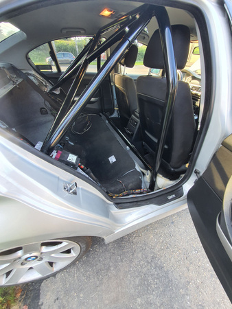 Bolt-in Half Roll Cage BMW 3 E90 Red