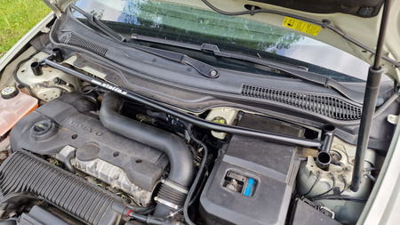 Front upper strut bar Volvo C 30 Black