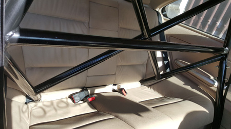 Bolt-in Half Roll Cage BMW 3 E46 Coupe White Black